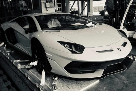 Mẫu xe Lamborghini Aventador SVJ được nhà nhập khẩu cung cấp ảnh