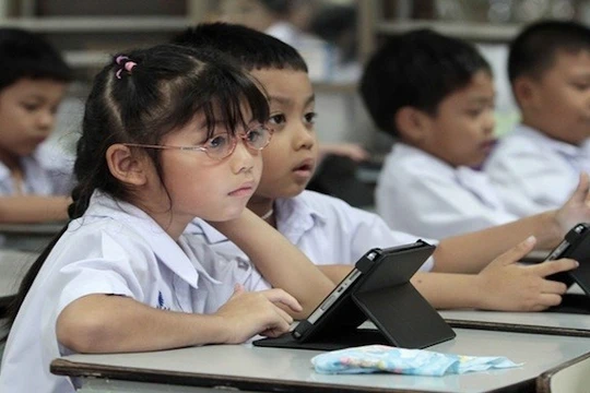 Máy tính bảng cũng đã trở nên quen thuộc với nhiều học sinh. Ảnh: thegioididong