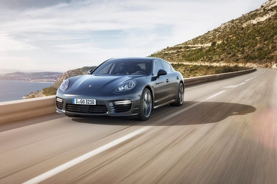 Porsche triệu hồi hơn 50.000 chiếc Cayenne và Panamera. 