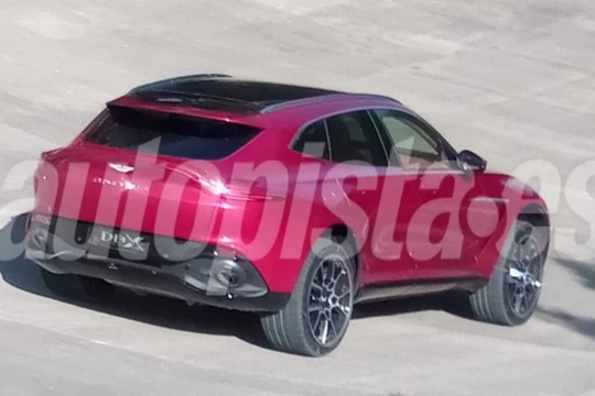 Mẫu xe Aston Martin DBX chính thức lộ diện