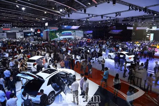 Thị trường ô tô sẽ tiếp tục còn những chương trình kích cầu mới song cũng không nên kỳ vọng sẽ có những đột biến. Ảnh: Nguyễn Hà. 