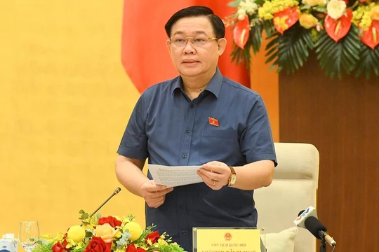 Chủ tịch Quốc hội Vương Đình Huệ phát biểu. 