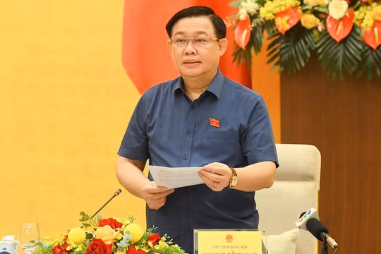 Chủ tịch Quốc hội Vương Đình Huệ phát biểu. 