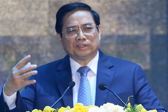 Thủ tướng Chính phủ cho rằng cần có cơ chế hiệu quả để huy động các nguồn lực, đẩy mạnh hợp tác công tư, lấy nguồn lực nhà nước dẫn dắt và kích hoạt mọi nguồn lực trong xã hội.