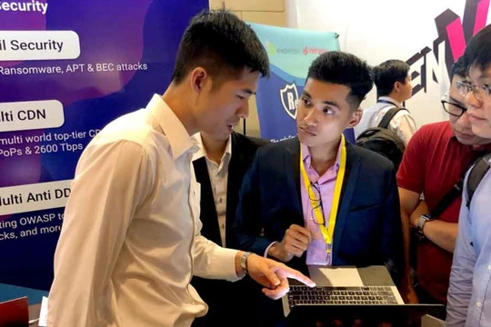 Song song với phiên Báo cáo chính và các Hội thảo chuyên đề, Triển lãm ảo về an toàn không gian mạng có sự tham gia của hơn 20 nhà cung cấp giải pháp bảo mật uy tín.