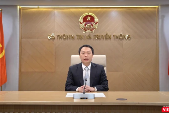 Thứ trưởng Bộ Thông tin và Truyền thông Nguyễn Huy Dũng trao đổi tại hội thảo trực tuyến về An toàn không gian mạng 2021.