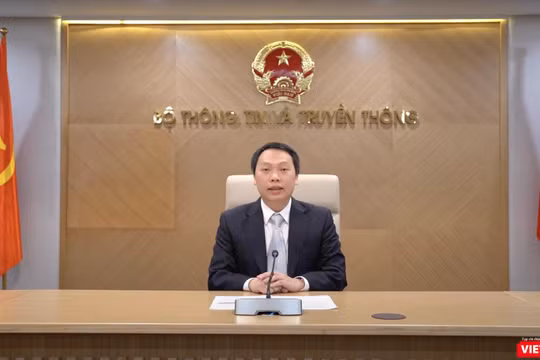 Thứ trưởng Bộ Thông tin và Truyền thông Nguyễn Huy Dũng trao đổi tại hội thảo trực tuyến về An toàn không gian mạng 2021.