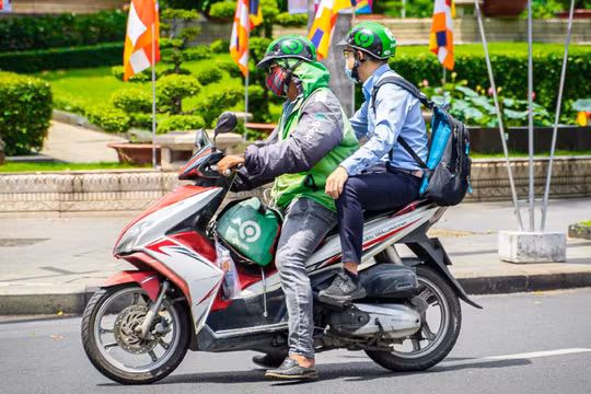 Gojek gửi thông báo trong đêm 17/11 về việc mở lại dịch vụ xe ôm công nghệ - Ảnh minh họa.