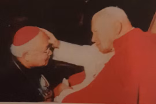 Đức Giáo hoàng J. Paul II với Giám mục Nguyễn Văn Sang