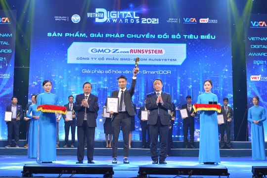 Ông Đào Bảo Linh - Trưởng phòng Nghiên cứu và phát triển Trí tuệ nhân tạo của GMO-Z.com RUNSYSTEM - đại diện công ty lên nhận giải thưởng này.