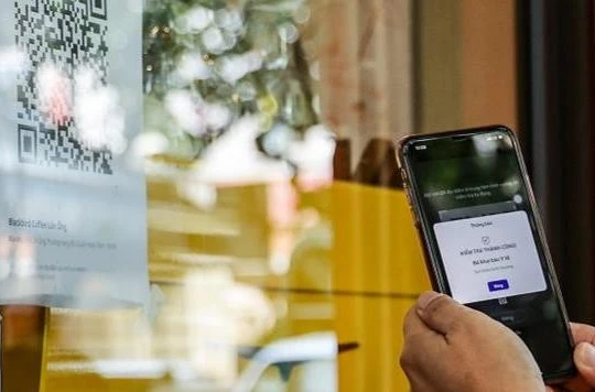 Hà Nội đã tổ chức nhiều đoàn kiểm tra việc thực hiện quét mã QR đối với khách đến các cơ sở kinh doanh trên địa bàn.