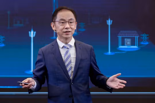 Ông Ryan Ding phát biểu tại diễn đàn Băng thông rộng di động toàn cầu 2021.