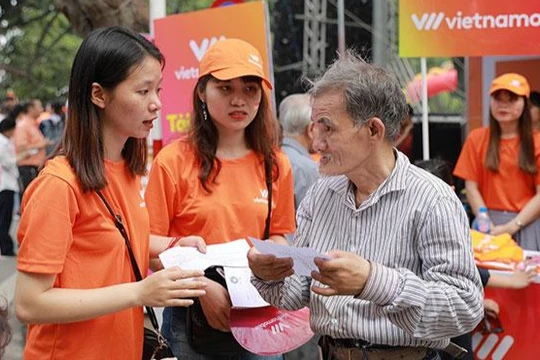 Vietnamobile đặt mục tiêu giúp người tiêu dùng tiếp cận cuộc sống số dễ dàng trên cả nền tảng bán hàng trực tiếp và bán hàng online.