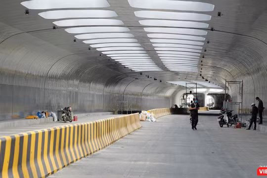 Bên trong hầm chui phía tây cầu Trần Thị Lý