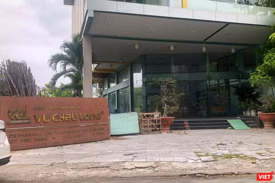 Dự án Đà Nẵng Center do Công ty CP địa ốc Vũ Châu Long làm chủ đầu tư trên diện tích khu đất rộng 7.878m2 ở vị trí "kim cương" tại vị trí 3 mặt tiền đường Phan Chu Trinh-Hùng Vương-Nguyễn Thị Minh Khai (TP Đà Nẵng) đã treo hơn 10 năm nay