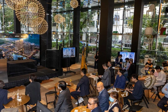 Sự kiện diễn ra tại Space Furniture Asia Hub, số 77 đường Bencoolen, Singapore với sự tham gia của hàng trăm nhà đầu tư quốc tế.