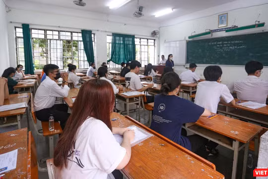 Phó Thủ tướng Lê Minh Khái và Phó Thủ tướng Vũ Đức Đam vừa có văn bản chỉ đạo hoàn chỉnh Nghị quyết của Chính phủ để điều chỉnh lộ trình và một số nội dung quy định liên quan về học phí.