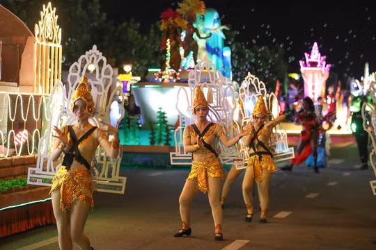 Lễ hội đường phố Đà Nẵng được tổ chức trên tuyến đường Bạch Đằng, dọc bờ sông Hàn