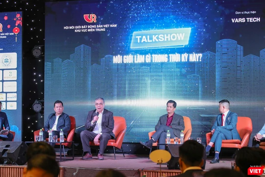 PGS.TS Trần Đình Thiên - nguyên Viện Trưởng Viện Kinh tế Việt Nam, thành viên Tổ tư vấn Chính phủ chia sẻ tại talkshow “Môi giới làm gì trong thời kỳ này?”