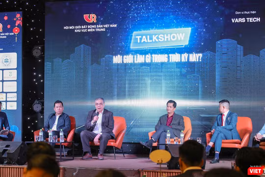 PGS.TS Trần Đình Thiên - nguyên Viện Trưởng Viện Kinh tế Việt Nam, thành viên Tổ tư vấn Chính phủ chia sẻ tại talkshow “Môi giới làm gì trong thời kỳ này?”