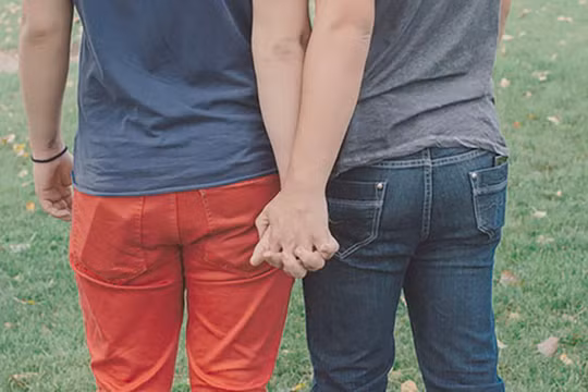 Bộ Y tế khẳng định, đồng tính không phải là bệnh không thể 'chữa', không cần 'chữa' và cũng không thể làm cách nào thay đổi được. (ảnh skds)