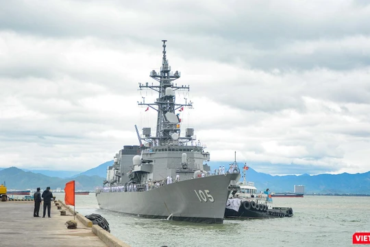 Biên đội tàu huấn luyện đường dài thuộc Lực lượng tự vệ trên biển Nhật Bản chuẩn bị cập cảng Tiên Sa, Đà Nẵng