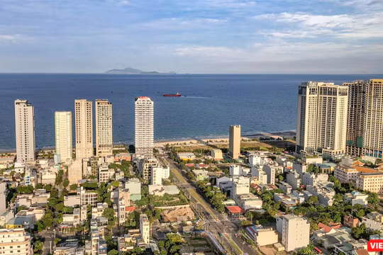 Một góc đô thị Đà Nẵng nhìn ra biển