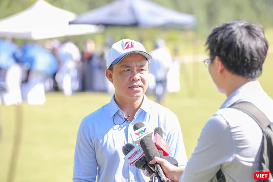 Ông Nguyễn Xuân Bình – Phó Giám đốc Sở Du lịch Đà Nẵng trả lời phỏng vấn báo giới trong buổi khai mạc lễ hội Du lịch Golf Đà Nẵng 2022
