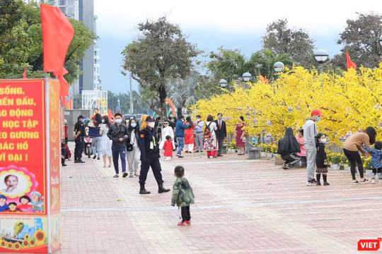 Người dân Đà Nẵng đi du Xuân 