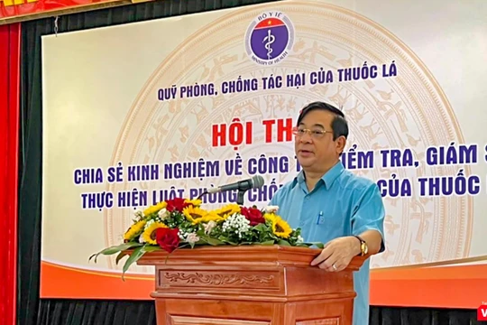 PGS.TS Lương Ngọc Khuê - Phó Chủ tịch Hội đồng Y khoa Quốc gia, Cục trưởng Cục Quản lý Khám chữa bệnh, Giám đốc Quỹ PCTH thuốc lá phát biểu tại hội thảo