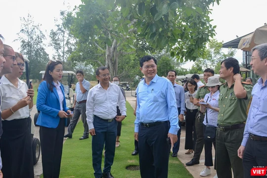 Ông Trần Phước Sơn - Phó Chủ tịch UBND TP Đà Nẵng, Trưởng Ban Tổ chức Lễ hội Du lịch Golf Đà Nẵng 2022 đi kiểm tra thực tế công tác chuẩn bị cho giải đấu “BRG open golf championship Danang 2022”