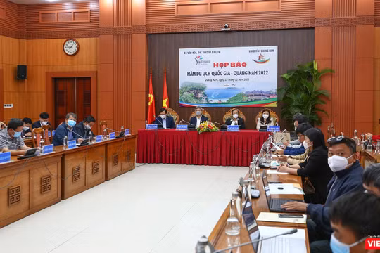 Quang cảnh họp báo công bố sự kiện Năm du lịch Quốc gia – Quảng Nam 2022 tại đầu cầu UBND tỉnh Quảng Nam