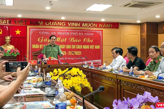 Thiếu tướng Vũ Xuân Viên – Giám đốc Công an TP Đà Nẵng - chia sẻ thông tin trong buổi gặp mặt báo chí nhân kỷ niệm 97 năm Ngày báo chí cách mạng Việt Nam 21/6