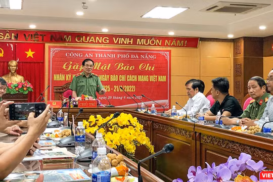 Thiếu tướng Vũ Xuân Viên – Giám đốc Công an TP Đà Nẵng - chia sẻ thông tin trong buổi gặp mặt báo chí nhân kỷ niệm 97 năm Ngày báo chí cách mạng Việt Nam 21/6