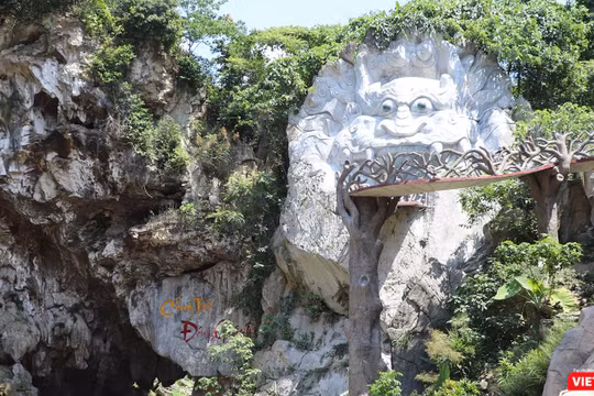 Danh thắng hang Gợp được mệnh danh là "tuyệt tác thiên nhiên giữa đại ngàn Trường Sơn" tại khu du lịch Cổng trời Đông Giang (Quảng Nam)