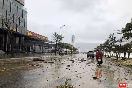 Đường Hoàng Sa (quận Sơn Trà, TP Đà Nẵng) sau bão Noru