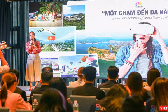 Bà Nguyễn Thị Hoài An - Giám đốc Trung tâm Xúc tiến Du lịch Đà Nẵng giới thiệu sản phẩm trải nghiệm cho du khách trên không gian số