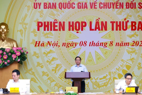 Thủ tướng Phạm Minh Chính chủ trì phiên họp thứ III của Ủy ban Quốc gia về chuyển đổi số - Ảnh: VGP/Nhật Bắc