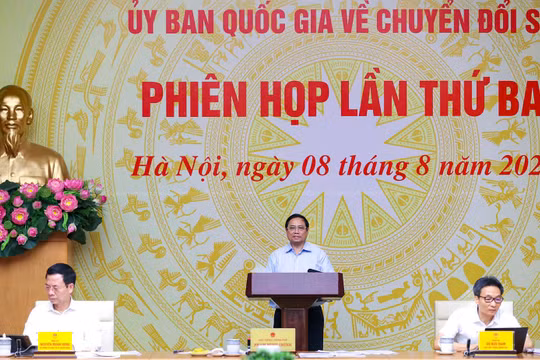 Thủ tướng Phạm Minh Chính chủ trì phiên họp thứ III của Ủy ban Quốc gia về chuyển đổi số - Ảnh: VGP/Nhật Bắc