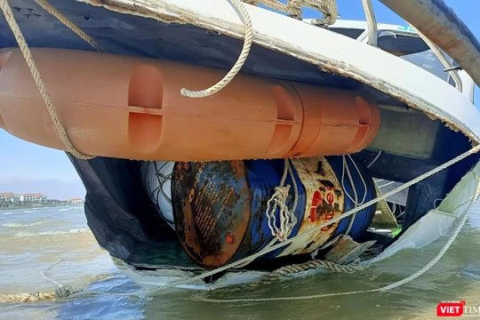 Hiện trạng phần mũi tàu bị nạn trên biển Cửa Đại (Hội An) khiến 17 người thiệt mạng