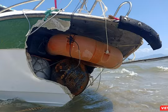 Hiện trường vụ tai nạn chìm tàu cao tốc mang số hiệu QNa1152 tại biển Cửa Đại (Hội An, Quảng Nam) khiến 17 người chết