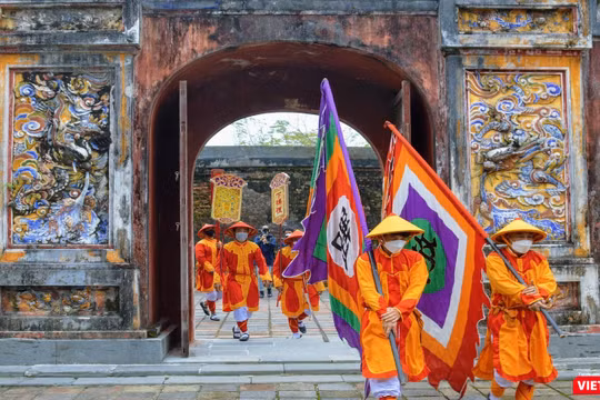 Nghi thức hạ Cây nêu ở Hoàng cung Huế (ảnh Tuấn Hiệp)