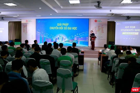 Quang cảnh sự hội thảo “Giải pháp nền tảng IoT Việt Nam trong giáo dục đại học” và Triển lãm IoT ứng dụng.