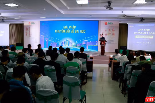 Quang cảnh sự hội thảo “Giải pháp nền tảng IoT Việt Nam trong giáo dục đại học” và Triển lãm IoT ứng dụng.