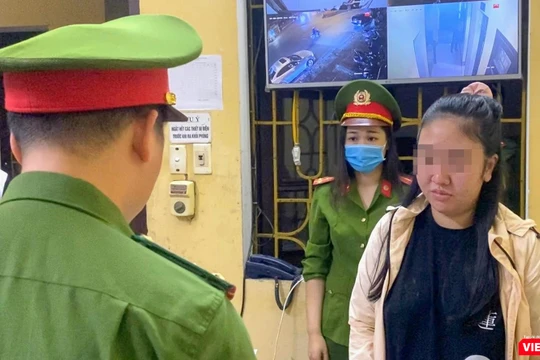 Công an TP Đà Nẵng tống đạt quyết định, thực hiện lệnh bắt giữ đối với Trần Thị H.A. tại Nam Định vào tối ngày 30/10