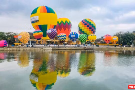 Khinh khí cầu được thả lên trên bầu trời phố cổ Hội An
