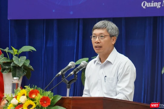 Ông Hồ Quang Bửu – Phó Chủ tịch UBND tỉnh Quảng Nam phát biểu tại hội thảo “Chuyển đổi số và xây dựng kiến trúc ICT phát triển đô thị thông minh tỉnh Quảng Nam”