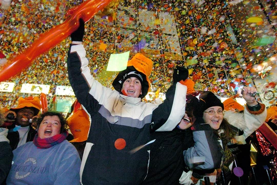 Đêm giao thừa tại thành phố New York. ảnh: Reuters/Henny Ray Abrams