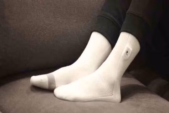 Tất thông minh (ảnh: Siren)