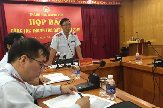 Ông Ngô Văn Khánh trả lời báo chí tại buổi họp báo